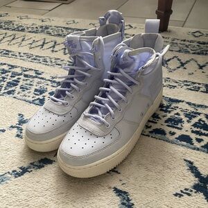 Nike SF Air Force 1 Mid In Palest Purple